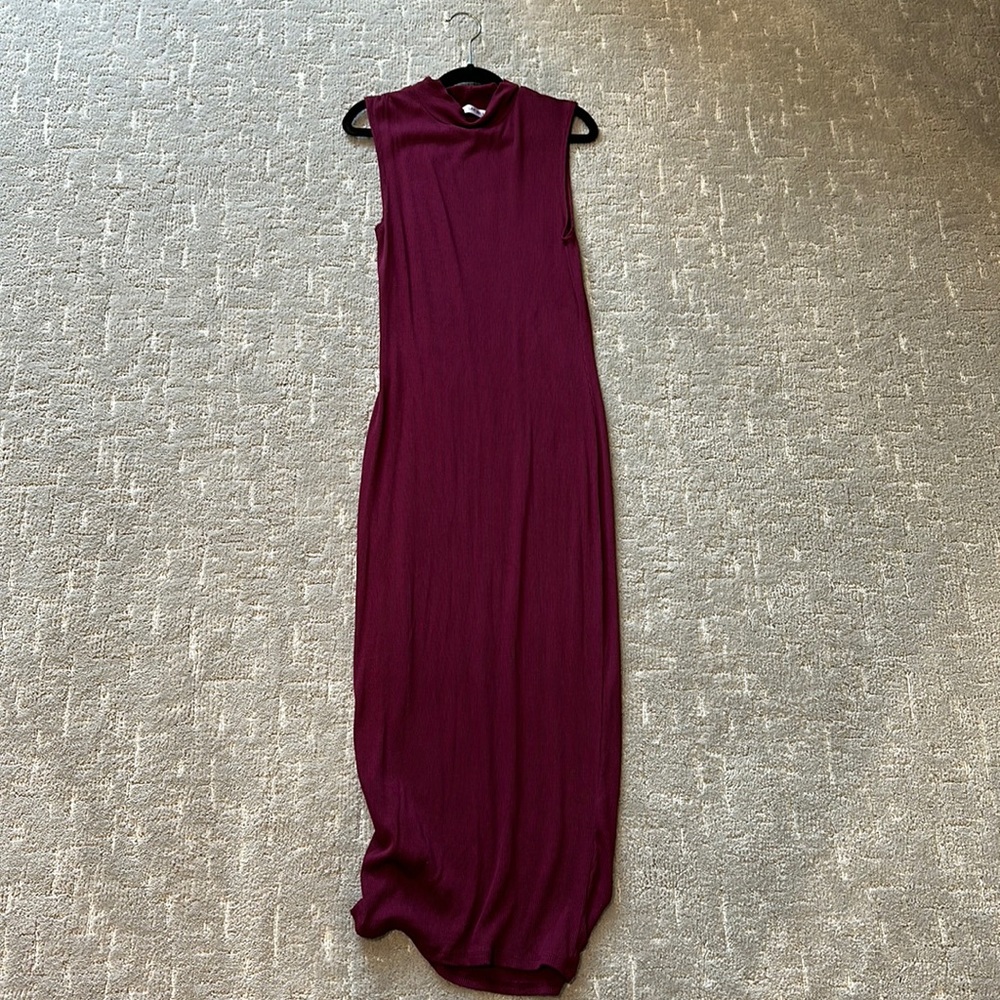 Maternity form fitting MIDI dress worn once! Size M (fits more like a small)